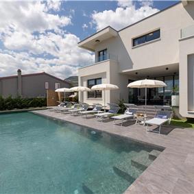 5 bedroom villa with pool near Split, sleeps 9